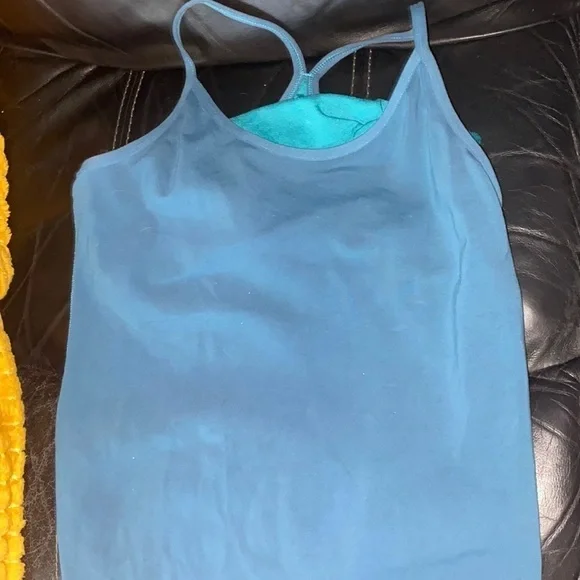 Size 8 lululemon tank - Picture 1 of 4